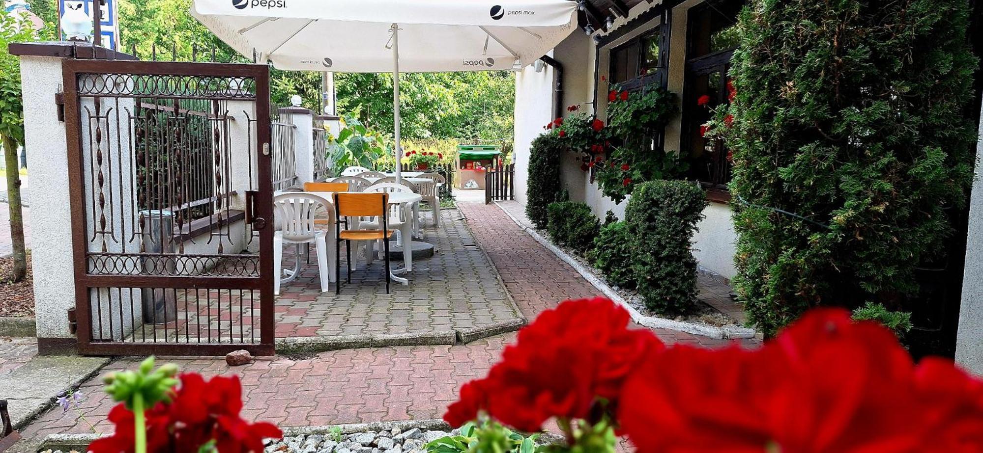 Knajpa Sorba Hotel Skwierzyna Bagian luar foto