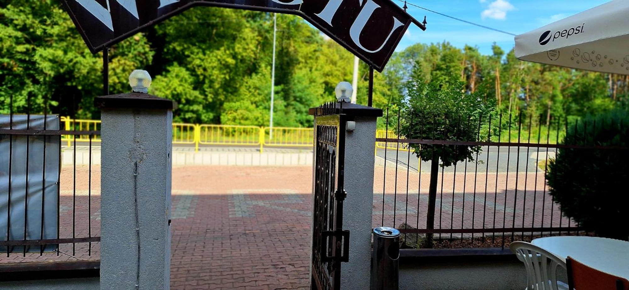 Knajpa Sorba Hotel Skwierzyna Bagian luar foto